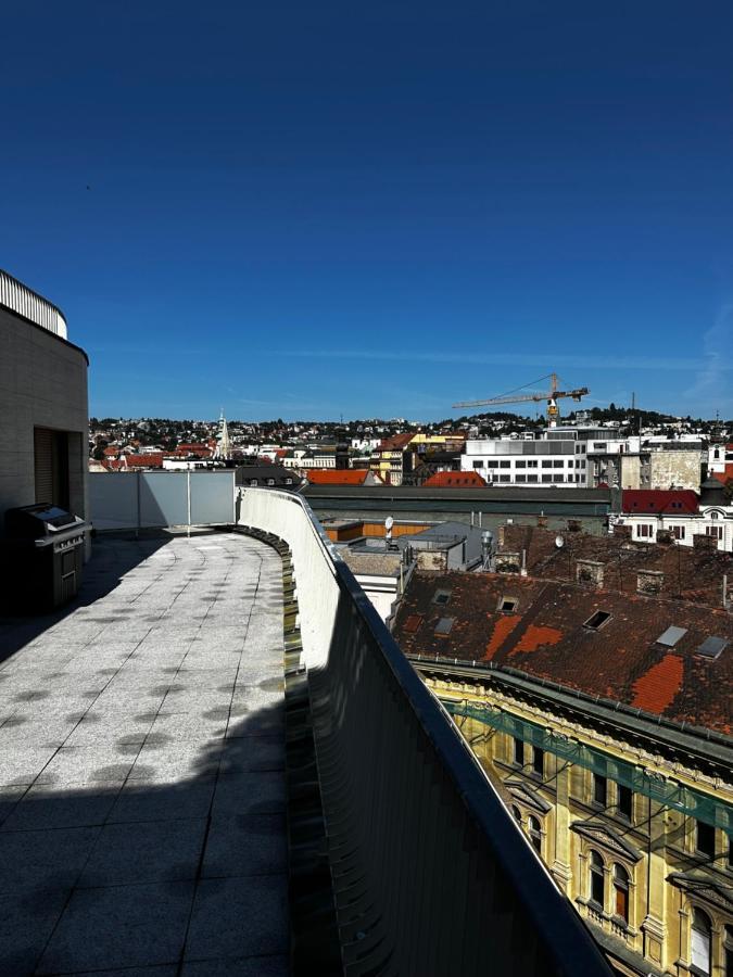 Apartament Luxury Penthouse At The Historical Centre With Free Parking Bratysława Zewnętrze zdjęcie