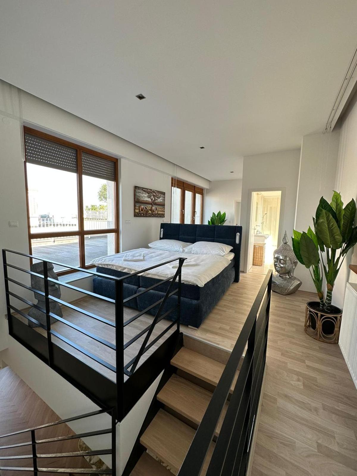 Apartament Luxury Penthouse At The Historical Centre With Free Parking Bratysława Zewnętrze zdjęcie